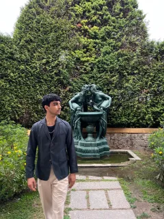 Walking in Porto garden